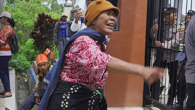Perempuan Ria-Ria Berdemonstrasi
