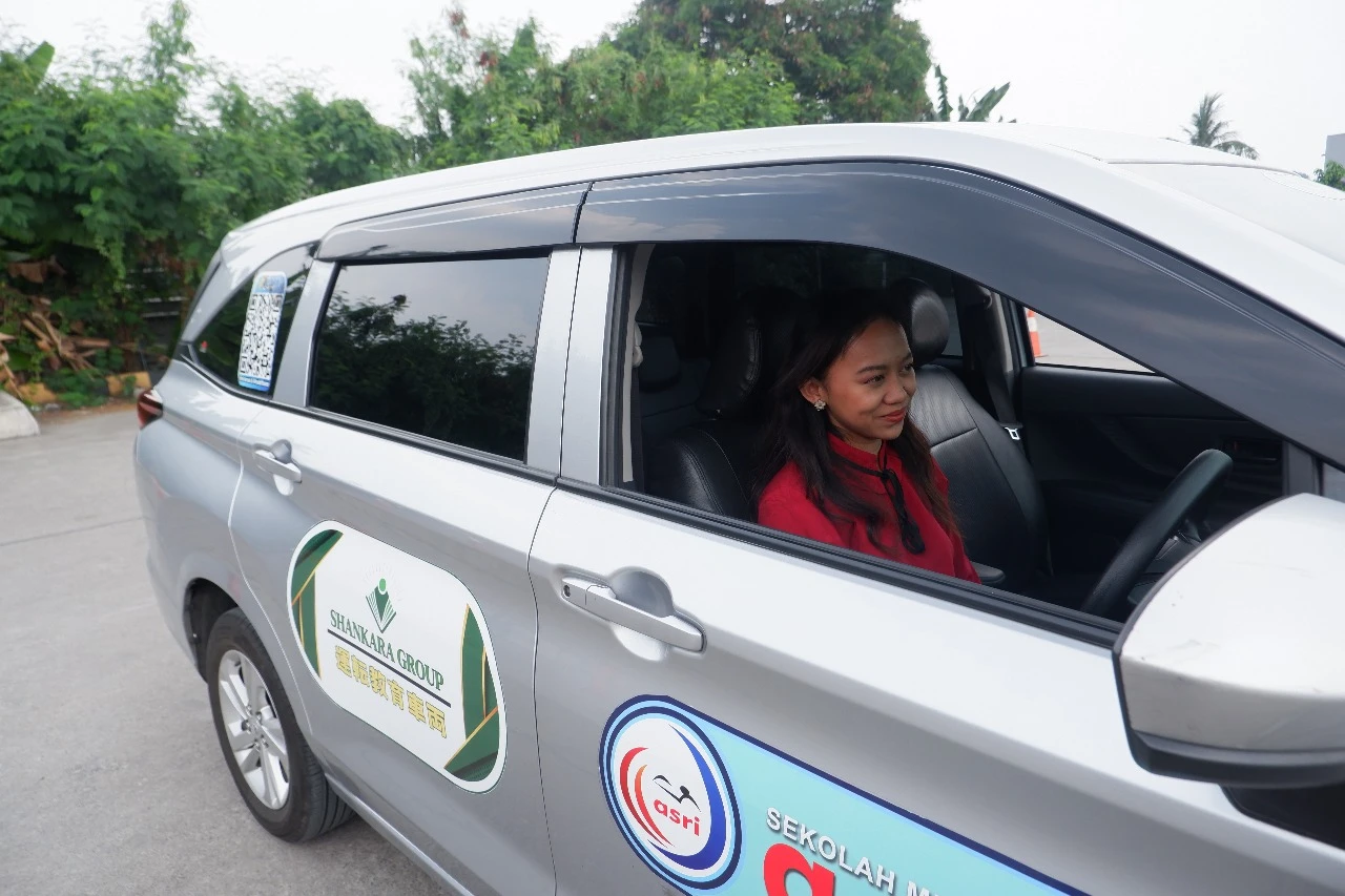 Mahatmi Rismartanti di Dalam Mobil