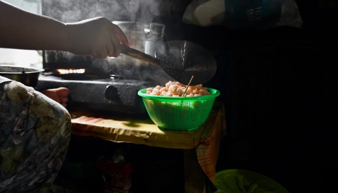 Beban berlapis perempuan pesisir